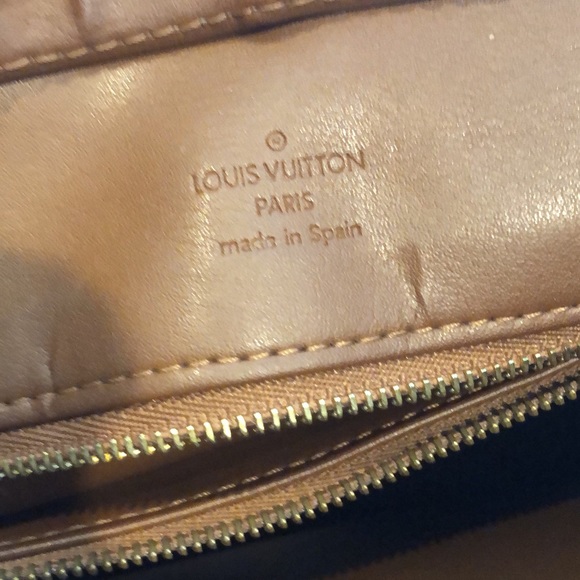 LV Vernis Patent Bronze Leather embossed logo tote bag with handles - Picture 10 of 14